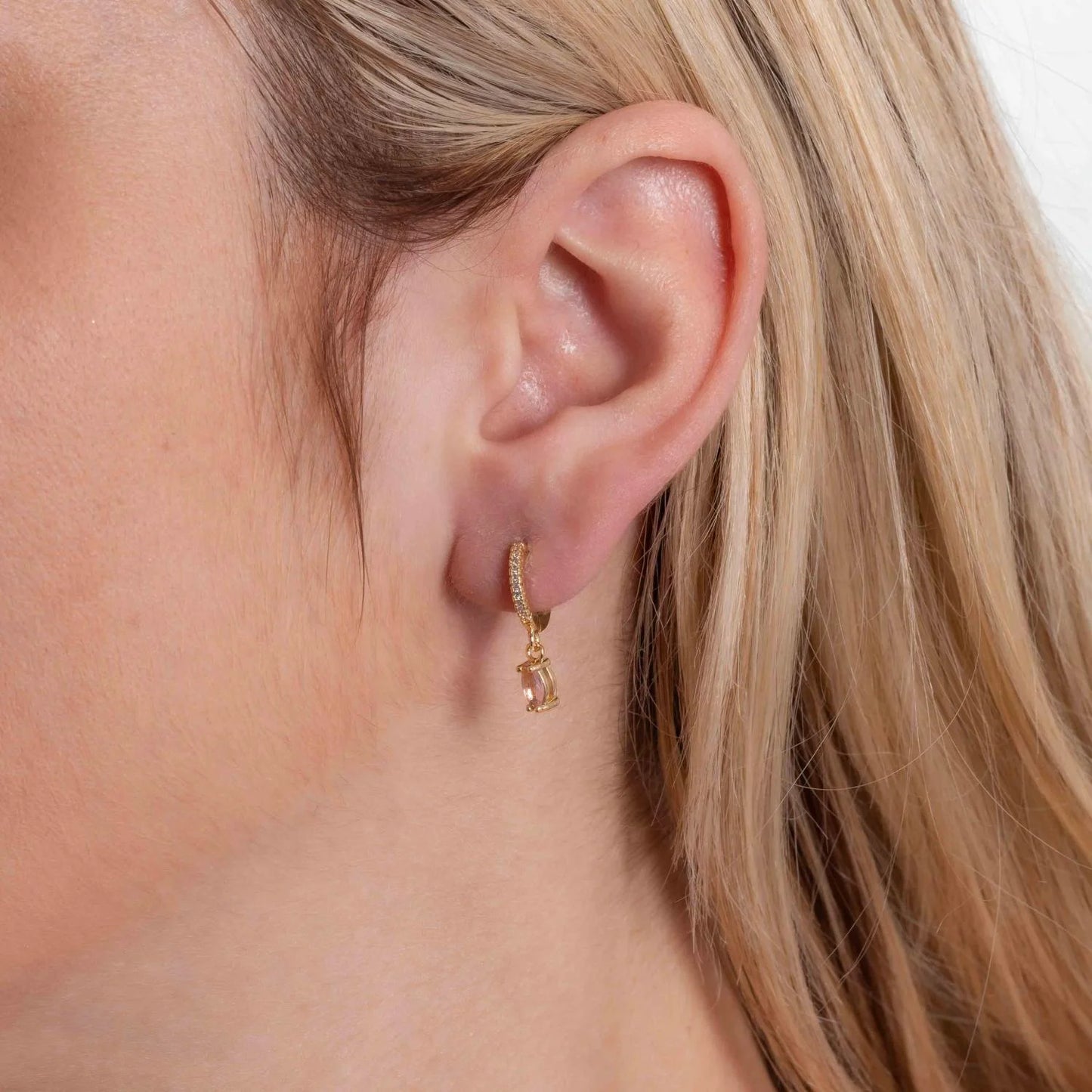 BRINCO DE ARGOLA ARTICULADA CRAVEJADA CRISTAL COM PINGENTE DE ZIRCÔNIA ROSA